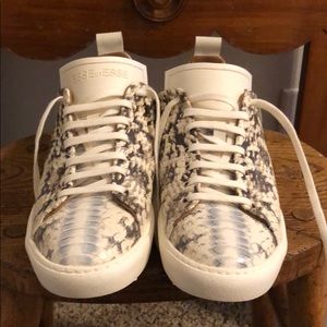 Esseutesse snake sneaker NWOT